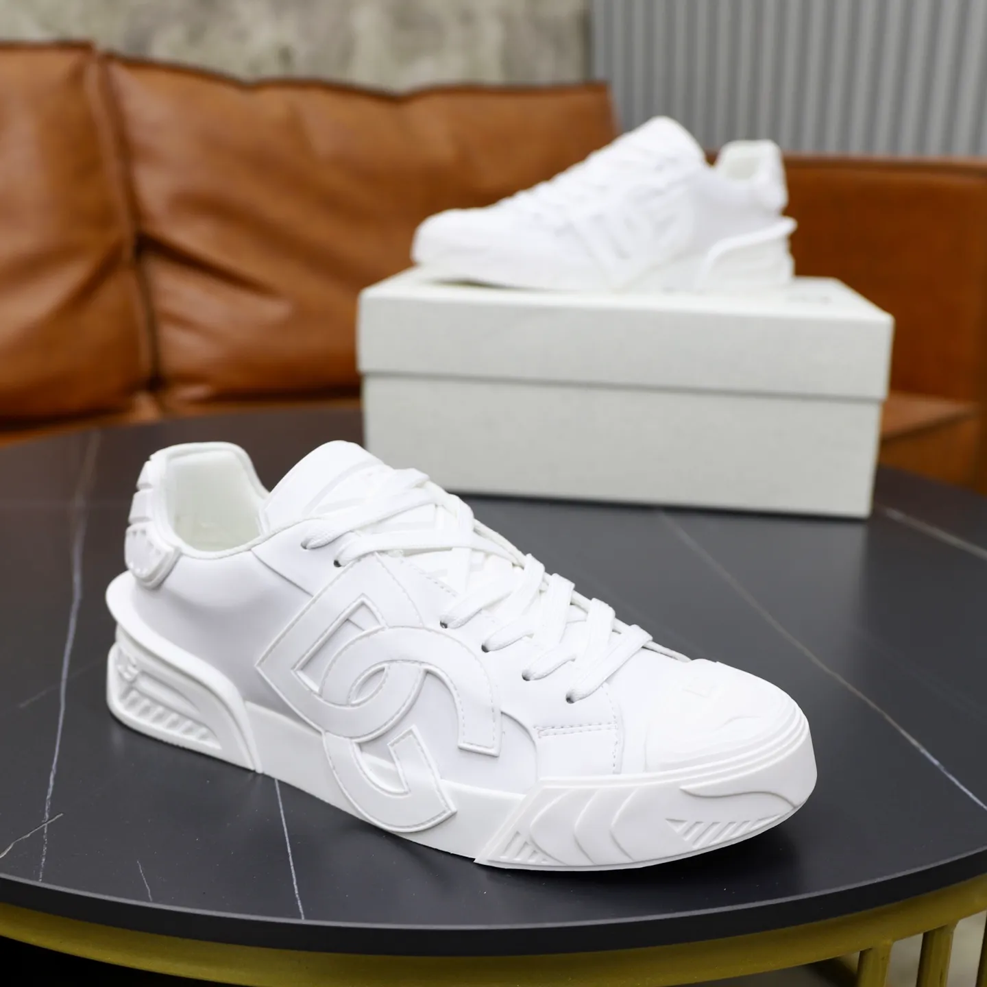 Ex-factory price: 600💰••New products••Dolce&Gabbana••DG✔️High-end men's sports•casual shoes. Original goods from top counters. Original imported multiple material splicing design ➕Original outsole.  Size: 38-44 (45, 46 customized)
